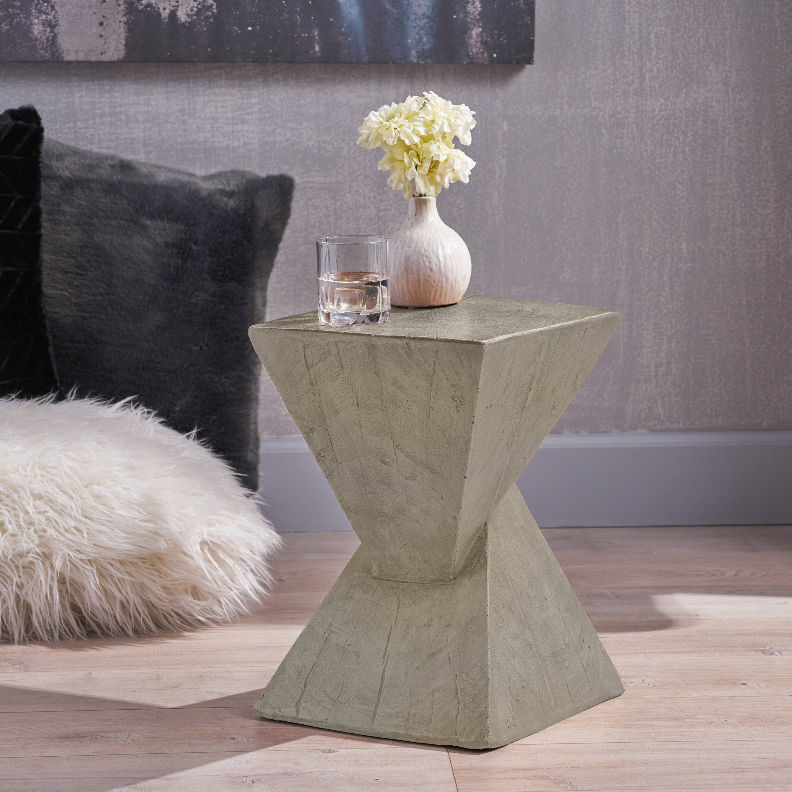 Table d'appoint Noble House en MGO gris pâle, design géométrique torsadé, gris pâle