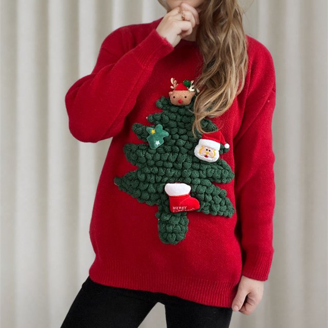 TIMIFIS Chandails de Noël Laids pour Femmes avec un Chandail Tricoté Rouge à Col Rond et Manches Longues. le Chandail Met en Valeur un Motif 3D de Sapin de Noël Vert Orné d'Ornements Festifs, Incluant un Renne, un Père Noël, un Bas et des Étoiles. Style Décontracté avec Pantalon Noir, Ce Chandail Est Idéal pour les Fêtes, le Port Quotidien Ou pour Offrir pendant la Saison de Noël.
