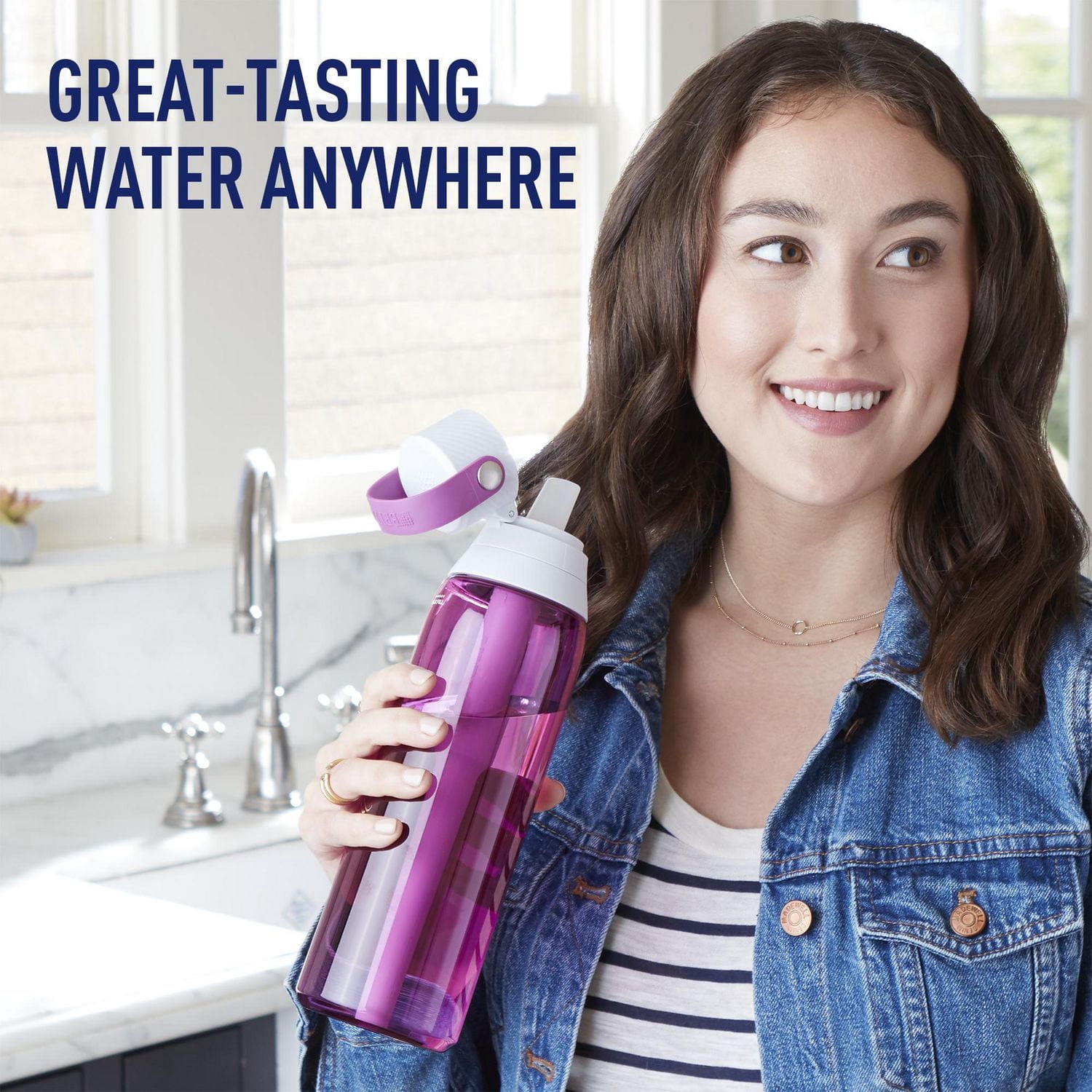 Système de filtration d’eau en bouteille Brita avec paille, anneau de transport pratique et capuchon antifuites, bouteille sans BPA parfaite pour les sports, les voyages ou la randonnée, capacité de 7