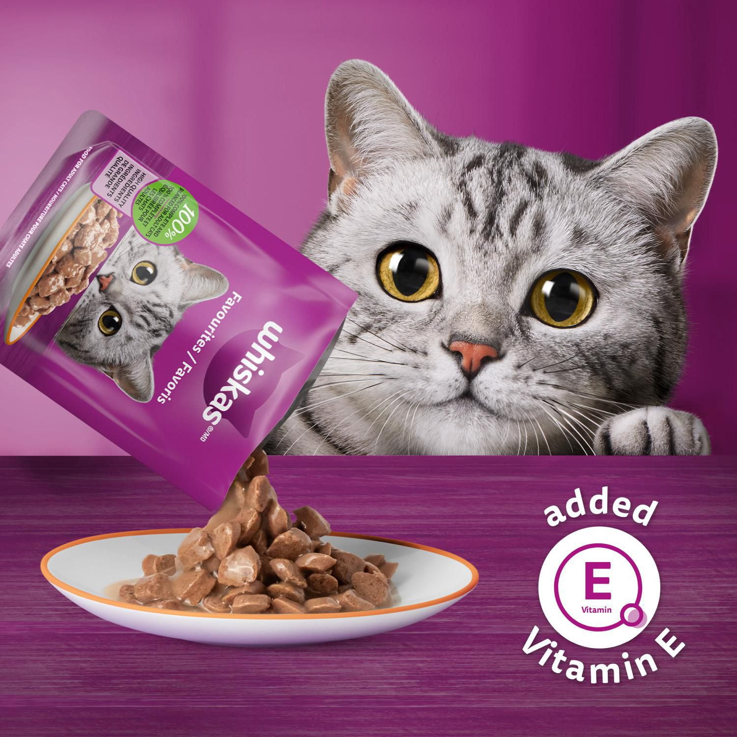 Nourriture humide pour chats adultes WHISKAS FAVORIS coupes en sauce en format variété – saveur de poulet et saveur de saumon