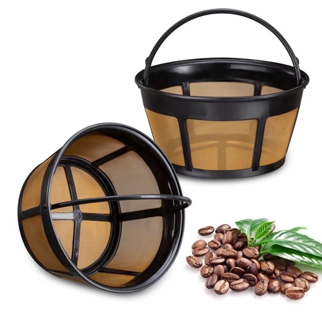 Filtre à Café Réutilisable, Filtres à Café en Panier pour Cafetières de 8 à 12 Tasses, avec un Cadre en Plastique Noir et un Fond en Maille d'Acier Inoxydable. l'Image Montre Deux Filtres, l'Un Vertical et l'Autre Latéral, avec des Grains de Café et une Feuille Verte à Proximité. Universellement compatible avec Divers Modèles de Cafetières, Y Compris les Séries DGB-500, DGB-600, black & Deckker, et les Cafetières K-Duo. Écologique, Sans BPA, et Facile à Nettoyer avec une Poignée Pliable.