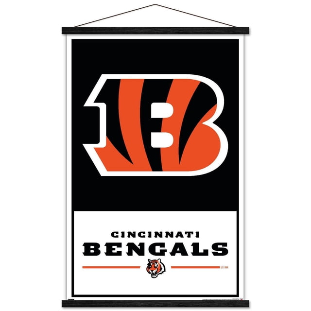 NFL Cincinnati Bengals - Affiche Murale Logo 21 avec Cadre Magnétique, 22,375 Pouces x 34 Pouces Affichant un Logo « B » orange et Noir à Rayures des Bengals Centré et Orienté vers l'Avant, Décrit en Blanc sur Fond Noir, avec Texte « Cincinnati Bengals » Audacieux et un Petit Logo Tête de Tigre sur un Panneau Inférieur Blanc, Encadré en Bois Magnétique Noir avec Corde de Suspension, Idéal pour la Déco de la Maison et la Décoration de Fête.