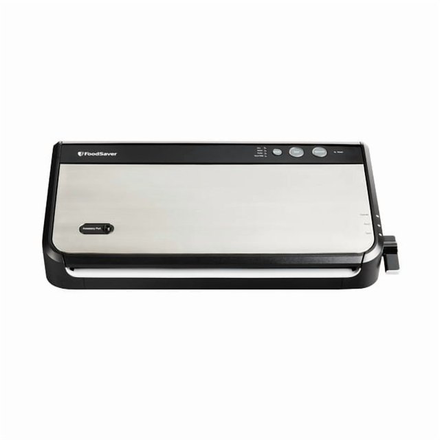 FoodSaver Système de Mise sous Vide avec Accessoire Scelleuse Portative, Doté d'Un design Élégant Noir et en Acier Inoxydable. Cette Scelleuse sous Vide Comprend Quatre Réglages : Sec, Humide, sous Vide et à Impulsions, Convient à Divers types d'Aliments. le Système Est Livré avec un Plateau d'Égouttement Amovible Breveté pour un Nettoyage Facile et Est compatible avec des Rouleaux de 20,3 cm (8 Po) et 27,9 cm (11 Po). les Accessoires Incluent une Scelleuse Portative avec Tuyau et Pince Support, un Rouleau de 11 Po x 10