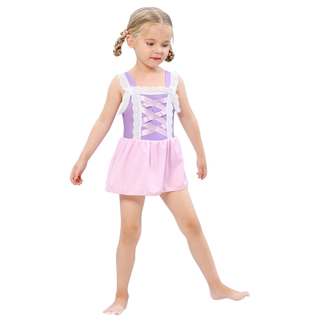 Maillot de Bain d'Été Deux Pièces pour Petites Filles, Bikini de Jeu de Rôle, Tankini pour Tout-Petits en Rouge, Conçu pour les 3 à 10 Ans. le Maillot de Bain Présente un design Inspiré d'Une Princesse avec un Haut Violet Orné de Dentelle Blanche et de Détails à Croisillons, Assorti à un Bas Style Jupe Rose. Fabriqué avec un Matériau UPF 50+ pour la protection UV, Convient à la Natation, aux Jeux Extérieurs et aux Activités à la Plage. le Tissu Offre une Extensibilité 4 Directions, des Ouvertures de Jambe Élastiques et un Matériau Qui Ne Démange