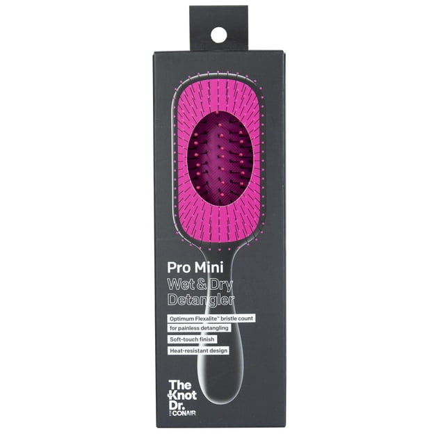 The Knot Dr.® pour Conair Pro Brosse Mini en Emballage Noir Montrant une Brosse Démêlante Rose et Noire pour Cheveux Mouillés et Secs avec un Nombre Optimal de Poils FlexaliteTM pour un Démêlage Indolore, une Finition au Toucher Doux et une Conception Résistante à la Chaleur, Convient aux Voyages et à l'Utilisation au gym.
