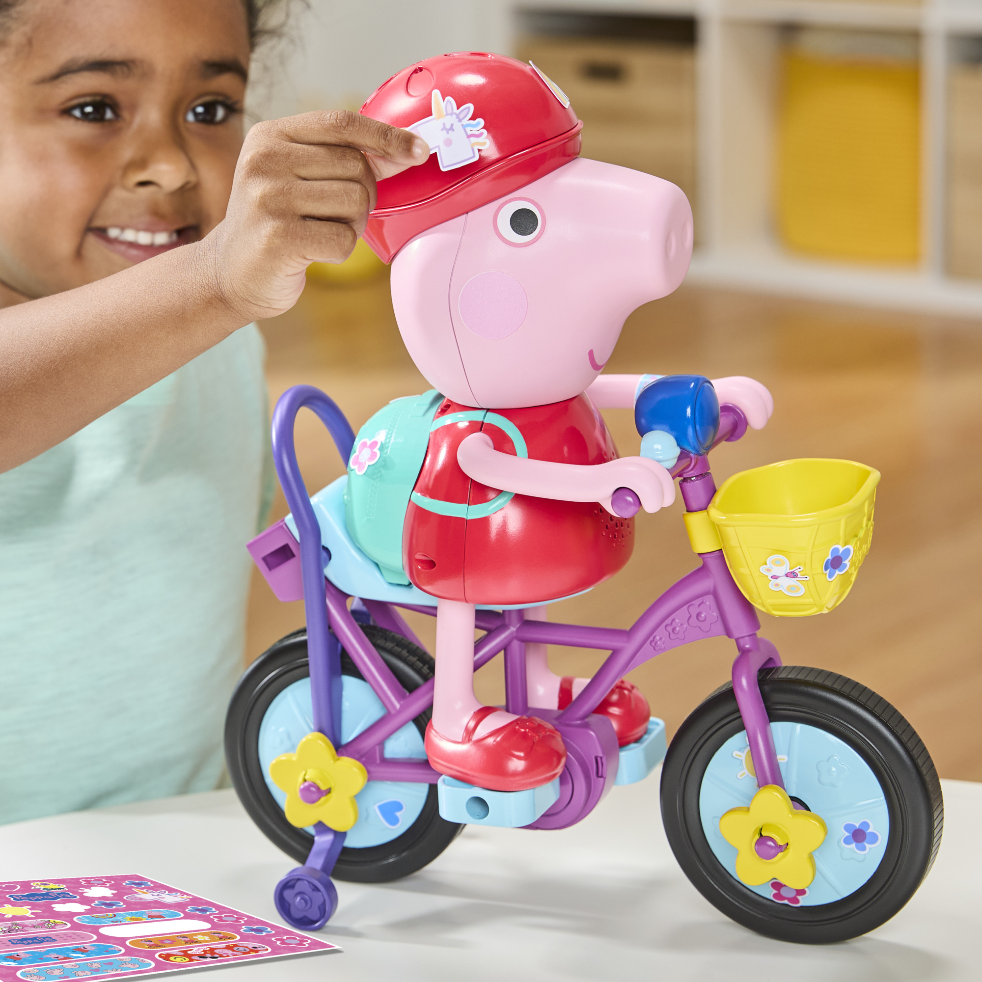 Peppa Pig À vélo avec Peppa, coffret avec figurine interactive et vélo - Version anglaise