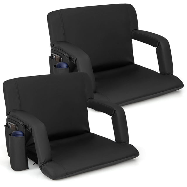 Costway 2 Pcs Siège de Stade pour Gradins Chaise de Gradins avec 6 Positions Réglables Soutien du Dos en Noir. l'Ensemble Comprend Deux Chaises avec Dossiers Larges, Sièges Spacieux et Accoudoirs Ergonomiques. Chaque Chaise Présente un Dossier Réglable à 6 Positions (90° à 180°), une Housse en Tissu oxford 600D et des Coussins en Mousse à 3 Couches pour le Confort. Caractéristiques Supplémentaires Incluent un Dessous Antidérapant en PVC, un Porte-Gobelet Latéral, une Poche Latérale et une Poche Arrière Zippée pour le Rangement. Léger et portable avec