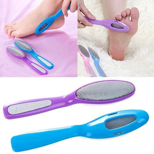 Lubelski Lime à Pieds Pratique Robuste Exquise Planche de Gommage pour Ongles d'Orteils pour le Soin des Ongles. Cette Lime à Pieds Présente un design Coloré et Est Fabriquée en Acier Inoxydable et en Matériaux PP. Mesurant Environ 17,1 cm de Longueur et 3,3 cm de Largeur, Elle Convient à l'Usage à Domicile, aux salons de Manucure et aux Soins Personnels des Ongles. l'Image Montre une Lime à Pieds Violette et Bleue avec une surface Texturée en Acier Inoxydable, Conçue pour une exfoliation et un Soin des Ongles Efficaces.