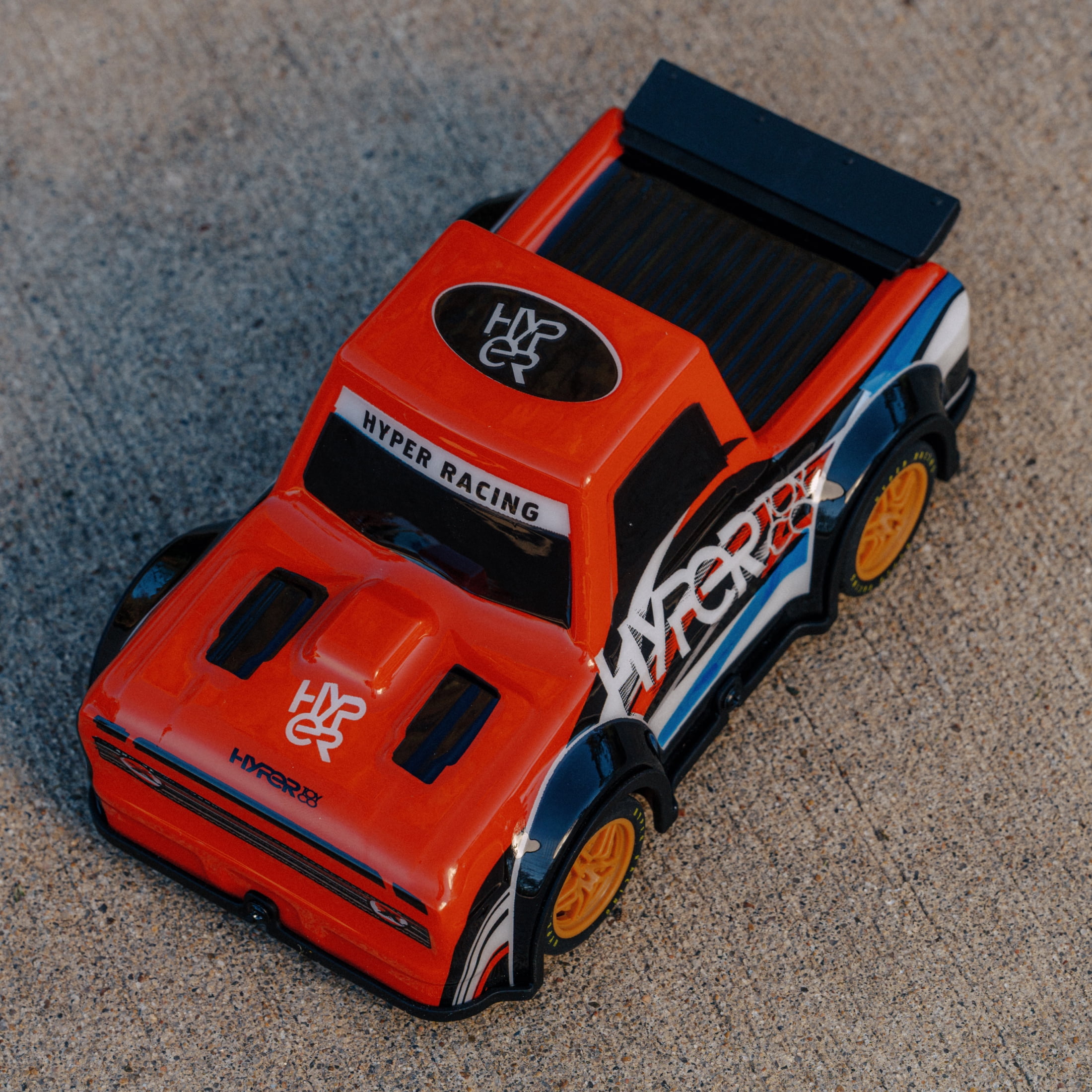 Mini camion de course télécommandé à LED Hyper Toys