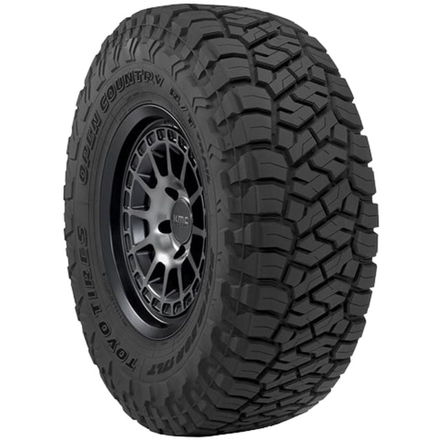 Toyo Open Country R/T Trail 275/50R22 111T BSW Pneu avec Bande de Roulement Tout-Terrain Agressive et design d'Épaule Optimisé, Monté sur une Roue KMC Noire à Multiples Rayons, Conçu pour les Camions Légers et les VUS pour Offrir une traction durable, une Durée de Vie de la Bande de Roulement Plus Longue et une performance Routière Fluide.