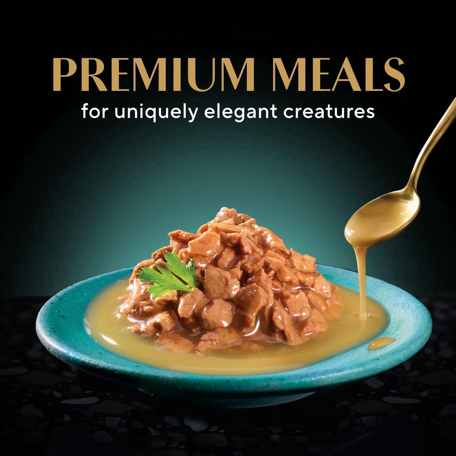 Nourriture humide pour chats adultes SHEBA GRAVY INDULGENCE PERFECT PORTIONS en format variété, repas au poulet et repas au bœuf dans une généreuse sauce