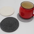 thumbnail image 4 of tredstone 6 Pcs Napperons Résistants aux Taches Antidérapants Coussin de Tasse Fait Main Isolation Ronde Tressée Fournitures de Cuisine Rayures Blanc Gris, 4 of 6