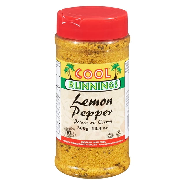 Cool Runnings Citron Poivre Bouteille d'Assaisonnement 380 g avec Couvercle Rouge, Remplie d'Un Mélange Jaune de Poivre Noir et de Zeste de Citron, Étiquetée en Anglais et en Français, Idéale pour Ajouter une Saveur d'Agrumes Acidulée aux Viandes, Fruits de Mer et Légumes, Souvent Utilisée pour le Gril et la Rôtisserie.