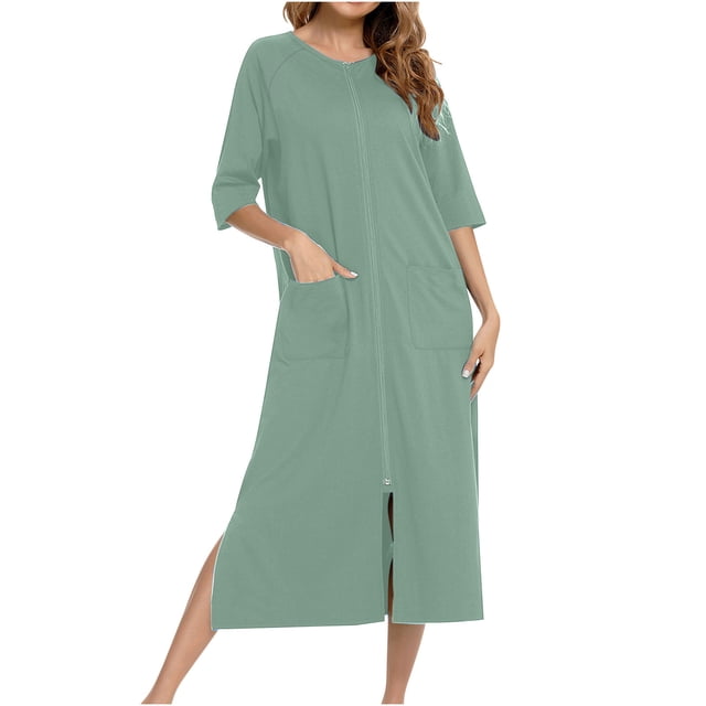 Erwazi Robe pour Femmes à Fermeture Éclair devant, Manches 3/4, Longue Robe de Chambre avec Poches, Tenue d'Intérieur. Cette Robe pour Femmes Présente une Fermeture Éclair devant, Manches 3/4 et Deux Grandes Poches avant. Fabriquée en Mélange Doux et Extensible de polyester et spandex, Elle Offre Confort et Respirabilité pour Toutes les Saisons. La Robe Est Présentée dans une Couleur Unie Verte Atténuée, avec une Coupe Décontractée et des Fentes Latérales pour une Facilité de Mouvement. Convient aux Tenues Décontractées à la Maison, à la Détente Ou aux Activités Quotidiennes.