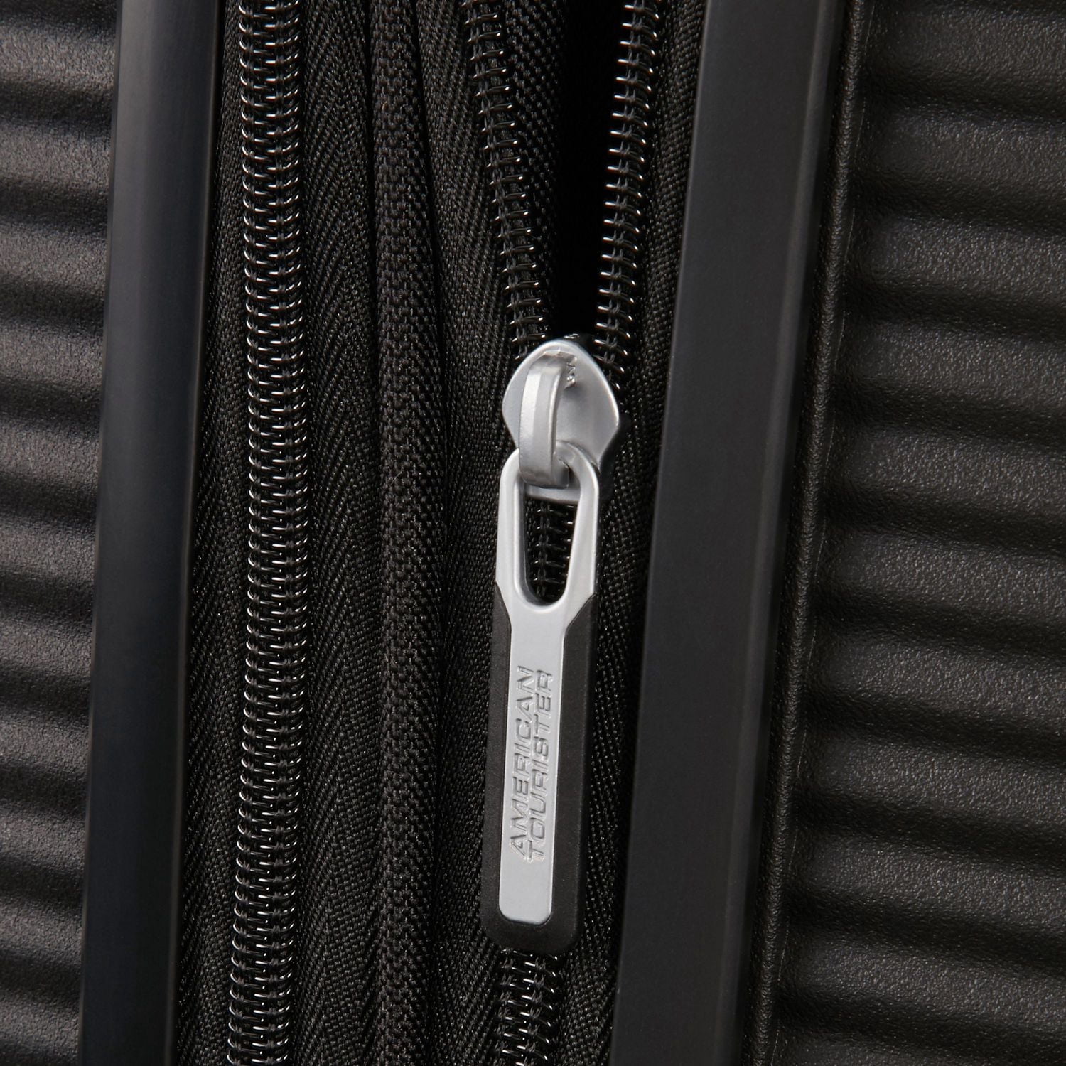 American Tourister Curio Spinner Moyen