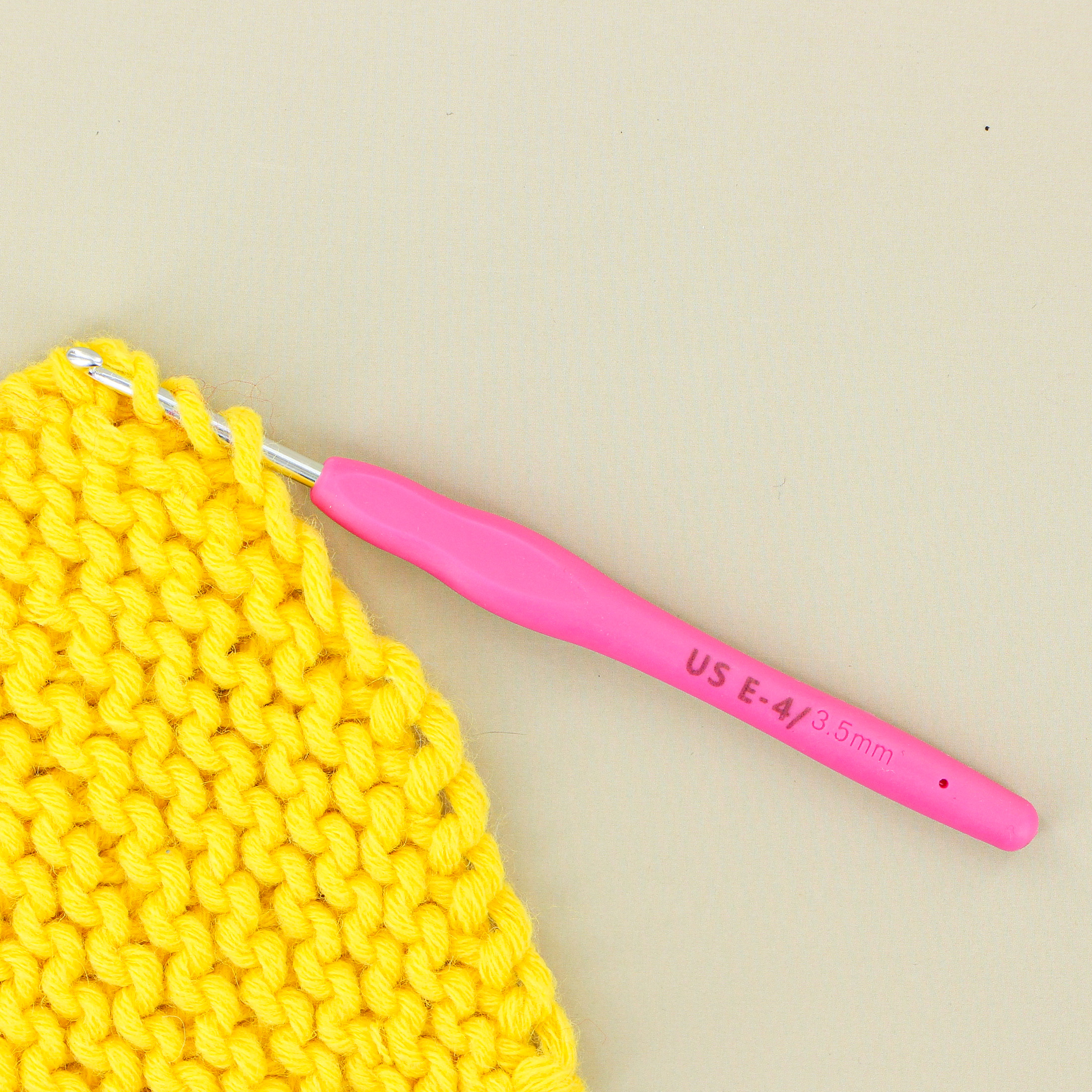 LOVE KNITTING Soft-Grip Aluminium Crochet Hook, 4 mm (0.16 in.)