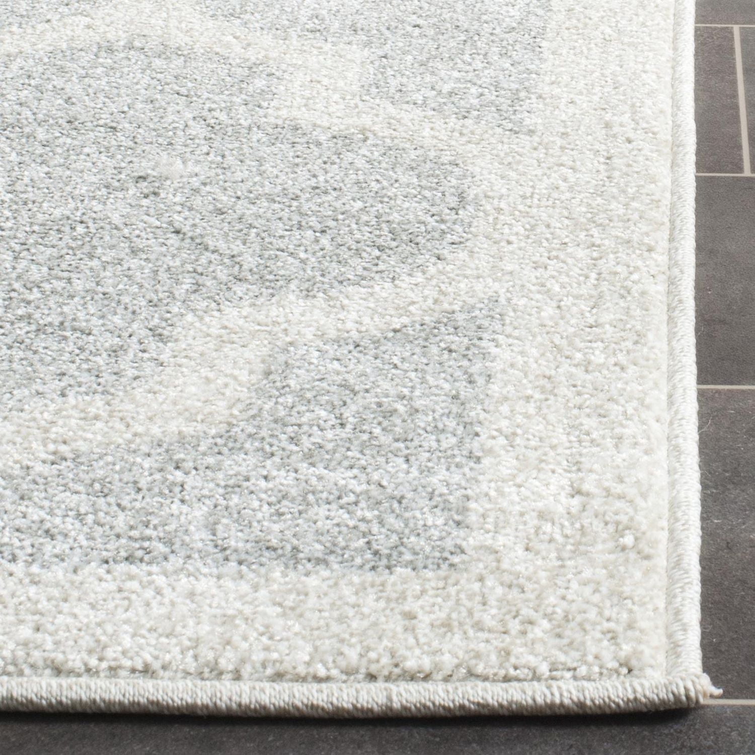 Safavieh Amherst Roderick Geometric Area Rug
