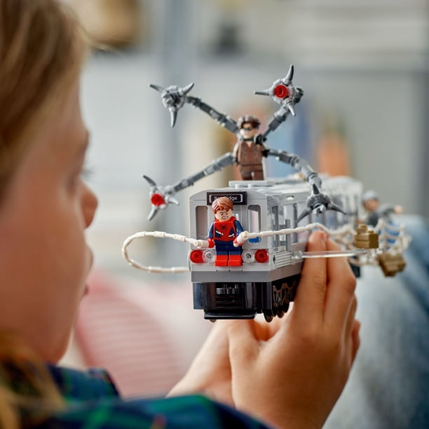 LEGO Marvel Spider-Man vs. Doc Ock Subway Train Scene - Action