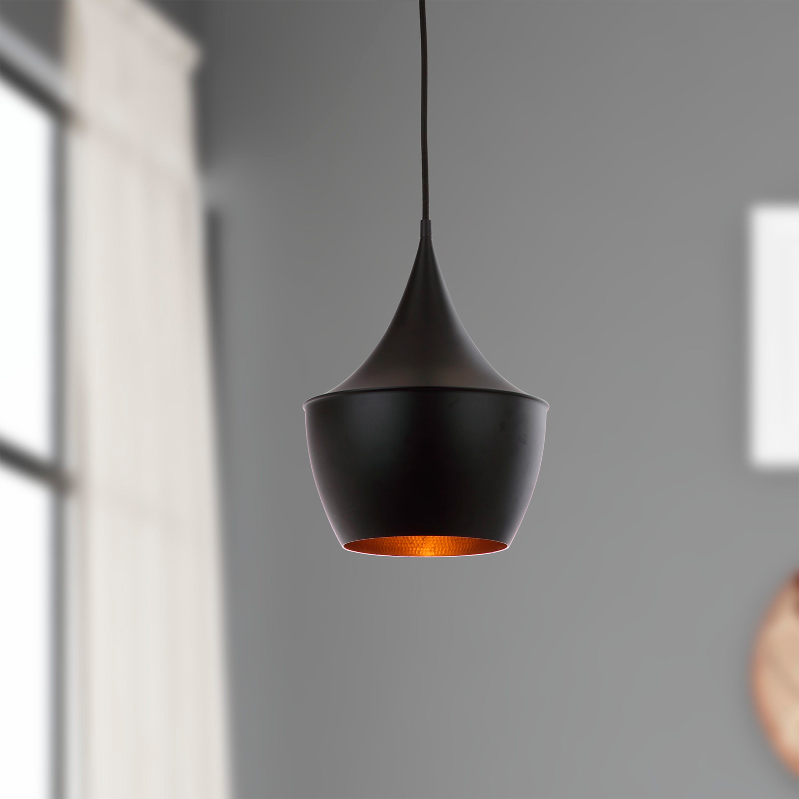 Heavenly Collections | Suspension Larme Moderne - Plafonnier Suspendu Noir Mat Style Mid-Century - Lustre Goutte Contemporain avec Intérieur en Feuille d'Or Martelée