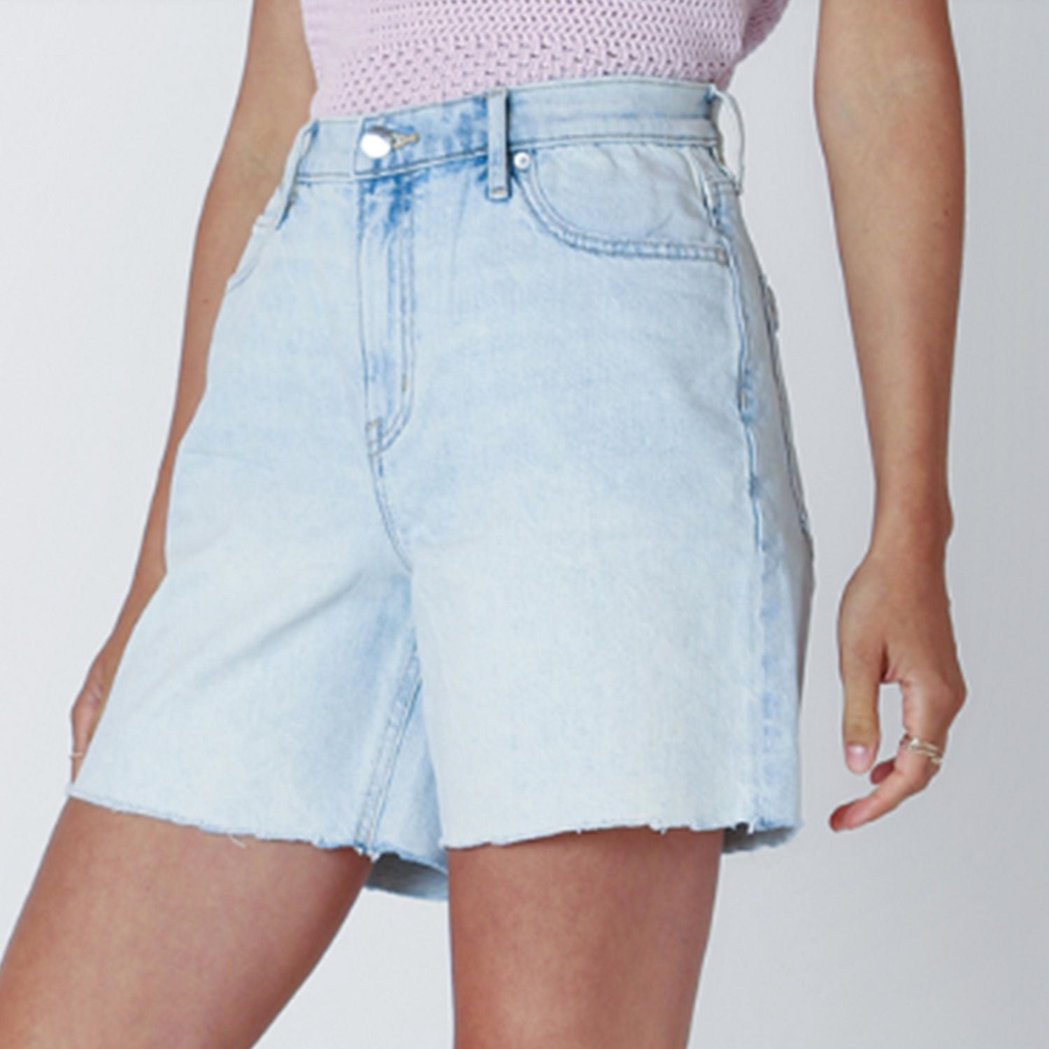 Devoted, Short en denim à ourlet effiloché, tailles 25-32