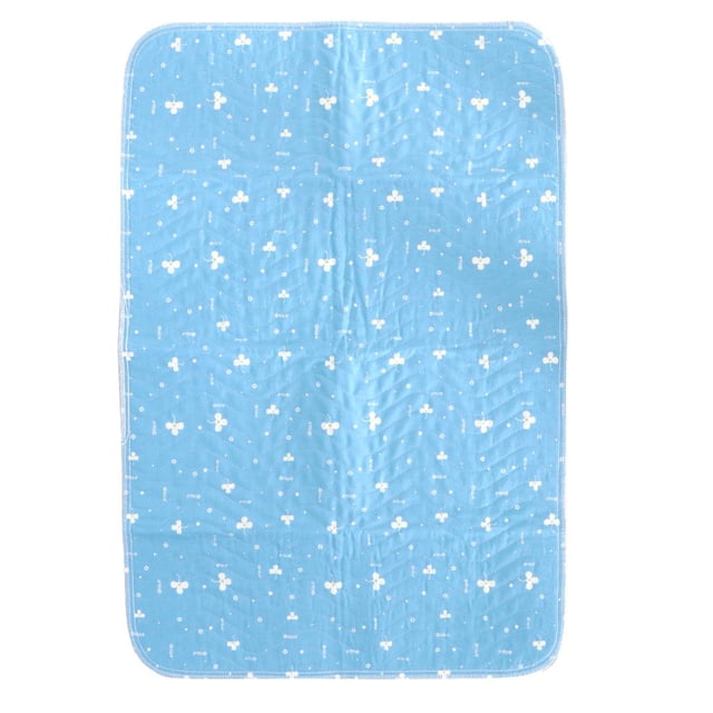 Alèse Réutilisable et Lavable pour incontinence par DYNWAVECA, Mesurant Environ 60x90 cm. l'Alèse Présente une surface Bleue avec un Motif floral Blanc et Est Conçue pour les Personnes d'Âge Moyen et Âgées, les Nourrissons, les Enfants Qui Pipient au Lit et les Femmes pendant les Périodes Menstruelles. Fabriquée avec un Coton Absorbant et une Couche Imperméable, Elle Retient Efficacement l'Humidité. Convient comme Protège-Lit Ou Alèse Lavable.