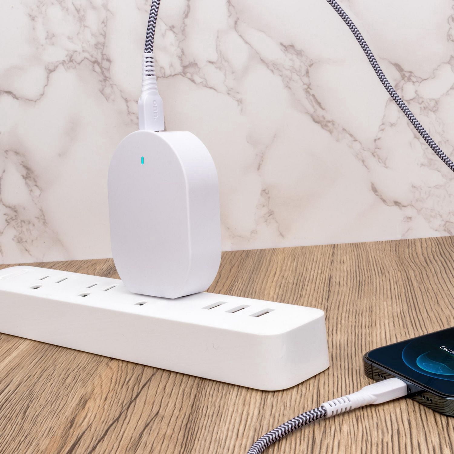 Chargeur mural à deux ports USB et USB-C à charge rapide avec Power Delivery de 20 W de onn.