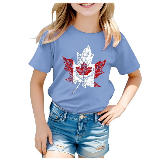PMVFHDE Canada Day T-Shirt à Motif Imprimé de Feuille d'Érable pour Filles, avec un Motif de Feuille d'Érable Rouge et Blanche sur un T-Shirt à Manches Courtes Bleu à Col Rond. Matériau en polyester Léger Assure Confort et Respirabilité. Idéal pour les Célébrations Canada Day Ou les Tenues Estivales Décontractées, Offert en Tailles pour Âges de 3 à 13 Ans.