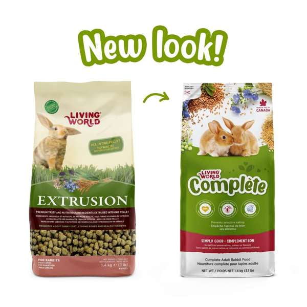 Living World Nourriture Complète pour Lapins Sac de 1,4 kg avec Nouvel Emballage Présentant Deux Lapins sur un Fond Vert et Blanc, Mettant l'Accent sur une nutrition Équilibrée et des Fibres Élevées pour la Santé digestive, Montré à Côté de l'Ancien Sac d'Extrusion Living World avec un Seul Lapin et des Granules, Illustrant la Conception Mise à Jour du Produit.