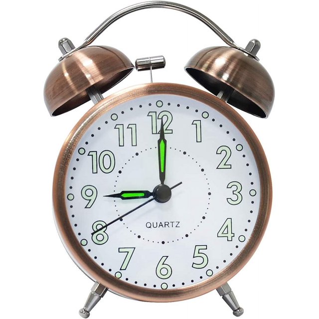 Réveil Cloche Classique, Réveil Vintage Rétro Silencieux, Réveil Analogique avec Lumineux Chiffre pour Enfant, Adulte. Réveil Analogique de Style Classique Plaqué Cuivre avec Deux Cloches et un Cadran Blanc Présentant des Aiguilles Vertes Lumineuses et des Chiffres pour une Visibilité Nocturne Facile. Conçu avec un Mouvement quartz Silencieux pour un Environnement Sans Bruit et une Alarme Forte Convenant aux Gros Dormeurs. Idéal pour les Chambres, les Bureaux Ou comme Pièce Décorative. Alimenté par une Pile AA (Non Incluse).