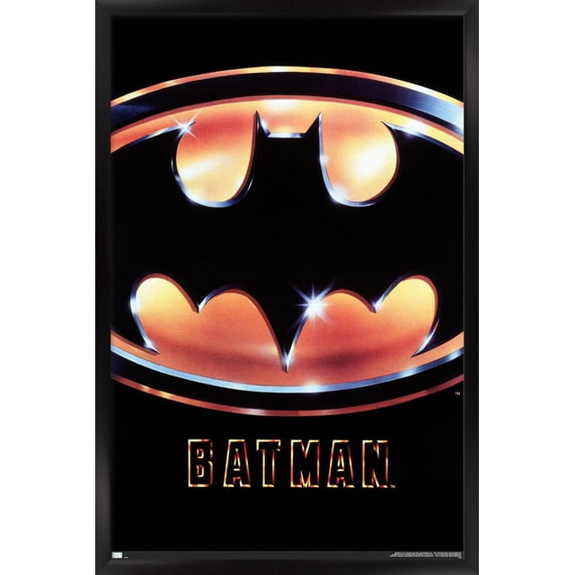 DC Comics Film Batman (1989) - Affiche Murale à Logo sur une Feuille Mettant en Vedette un Emblème Batman Noir Lustré et orange Centré avec des Mèches Métalliques et des Paillettes Façon Étoile sur un Fond Noir, avec Texte Batman en Dégradé Assorti en Dessous, Convient pour Décorer des Chambres, des Bureaux Ou des Résidences Étudiantes.