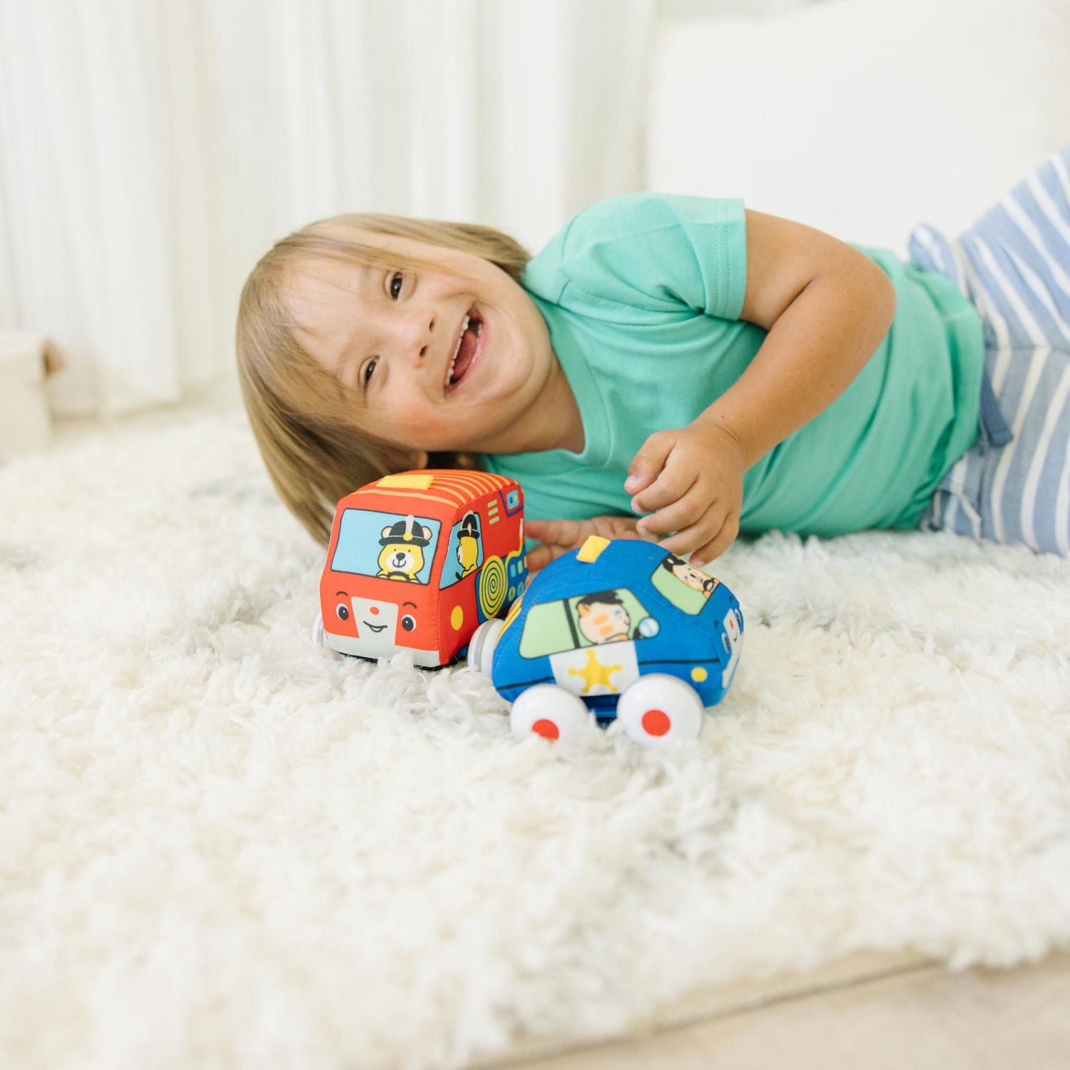 Melissa & Doug K’s Kids Pull-Back Vehicle Set - Ensemble de jouets doux pour bébé avec 4 voitures et camions et étui de transport