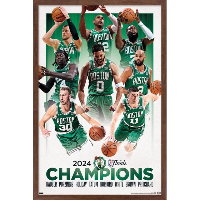 NBA Celtics de Boston - Affiche Murale des Finales 2024 de la NBA, 22,375 Pouces x 34 Pouces, Mettant en Vedette Huit Joueurs avec des Chandails Celtics de Boston Verts avec Bordure Blanche, Chaque Joueur Tenant Ou Dribblant un Ballon de basketball dans des poses d'Action Dynamiques sur un Fond Dégradé Vert. l'Affiche Est Encadrée en Bois Brun et Comprend le Texte « 2024 Champions » avec les logos des Celtics et des Finales de la NBA et les Noms des Joueurs