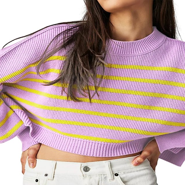 Ladies‘ Solid Color Knit Sweater with Long Sleeves and Loose Fit