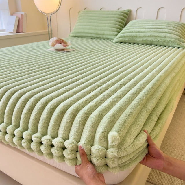 Fleece Fitted Sheet for Queen Bed | Soft Warm Bed Cover with Elastic Edge | Thick Cozy Bottom Sheet for Dorm Room or Home Bedroom | Deep Pocket Mattress Protector