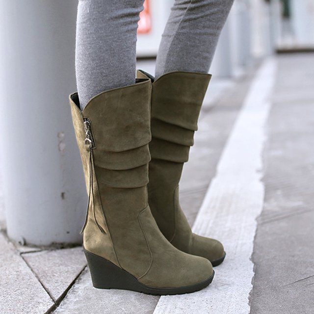 Mikilon Chaussures pour Femmes Couleur Unie Décontractées Tige en Suède Fermeture Éclair Talons Compensés Chaudes d'Hiver Bottes de Cowboy Résistantes à l'Usure