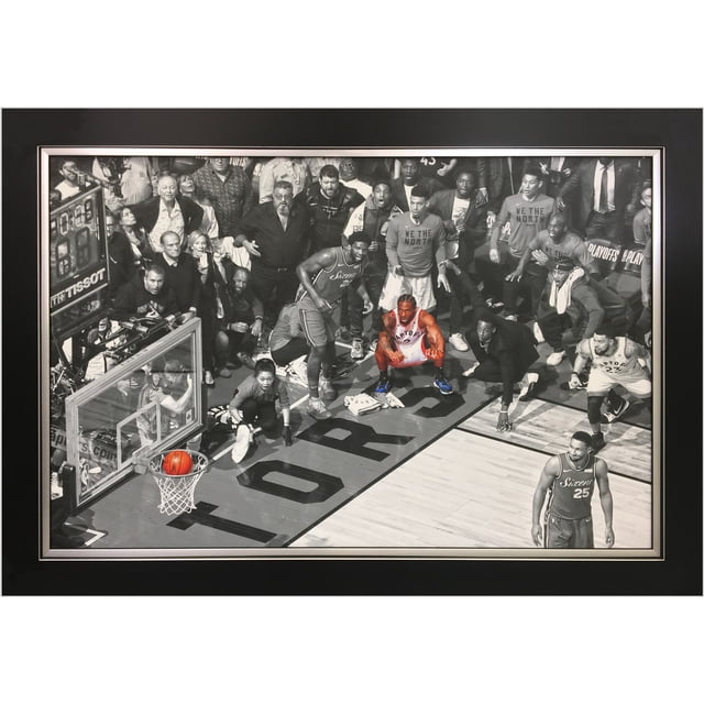 Kawhi Leonard Toile Encadrée Spotlight – Toronto Buzzer Beater – Impression Basketball Eastern Semis Playoff – Art Mural de Fan de Basketball – Déco de Collection – 33.5 x 23.5 Pouces