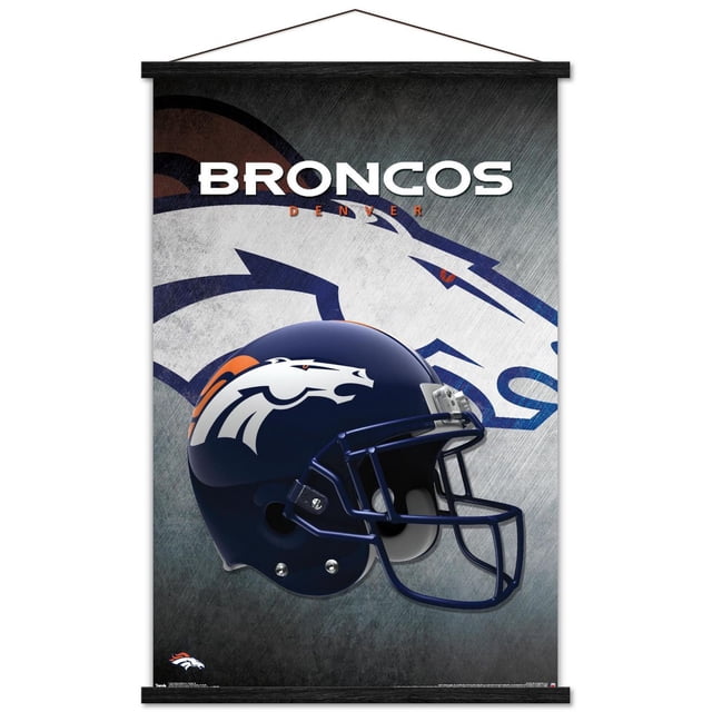NFL Denver Broncos - Affiche Murale de Casque 16, 22,375 Pouces x 34 Pouces Montrant un Profil Latéral d'Un Casque de football Bleu Marine Lustré avec le logo du Cheval Blanc et orange des Denver Broncos, sur Fond Gris Texturé avec un Grand Emblème des Broncos Délavé et le Mot « Broncos » en Lettres Blanches Audacieuses au-Dessus. Convient à la Déco de Chambre de fan de sports Ou à la Décoration de Fête.