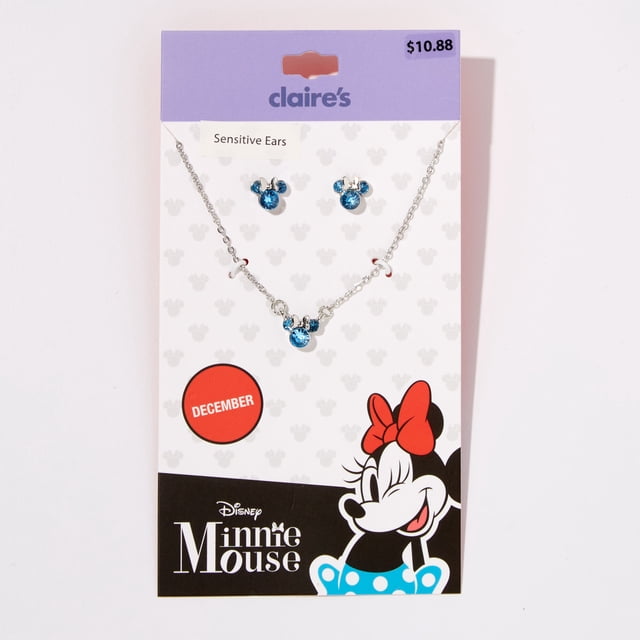 Claire's Collier de Pierres Précieuses Minnie Mouse sous Licence Disney et Ensemble de Bijoux de Boucles d'Oreilles Assorties sur Mesure pour le Sagittaire. le Collier Présente une Chaîne en Argent avec un Breloque Minnie Mouse Ornée de Pierres Précieuses Bleues Vibrantes, Assorti à des Boucles d'Oreilles Clous Assorties. Emballé sur une Carte de Marque avec des Graphiques Minnie Mouse et une Étiquette « December », Parfait pour Offrir Ou Accessoiriser à Thème Zodiaque.