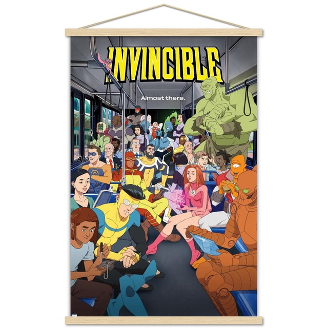 Invincible : Saison 2 - Affiche Murale « Bus One Sheet », 22,375 Po x 34 Po, Présentant un Intérieur d'Autobus Animé Rempli de Divers Superhéros de la Série Invincible, Incluant une Grande Figurine Musclée Verte et un Personnage Féminin à Costume Rose Tenant une Orbe d'Énergie Rose Lumineux, avec le Titre Audacieux « Invincible » Jaune et la phrase « Presque Là. » Ci-Dessus, Imprimée sur du Papier d'Affiche Lustré Conven