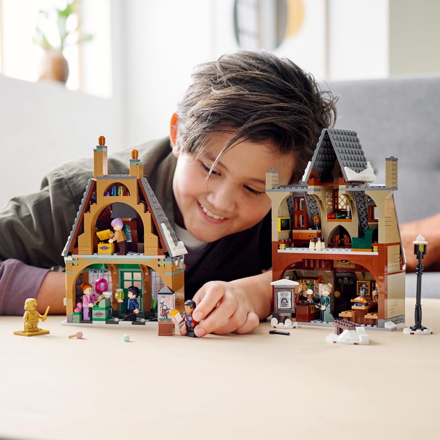 LEGO Harry Potter La visite du village de Pré-au-Lard 76388, Ensemble de construction (851 pièces)