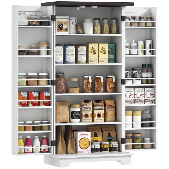 HOMCOM Armoire de Garde-Manger de Cuisine avec Tablettes Ajustables Armoire de Rangement en Blanc, Présentant un design de Style Ferme avec une Porte de Grange et des accents Métalliques Noirs. l'Armoire Comprend un Intérieur à Cinq Niveaux avec Tablettes Ajustables et Deux Tablettes de Porte à Six Niveaux pour un Rangement Organisé des Articles de Garde-Manger. Fabriquée en Panneau de Particules à Surface Mélaminée, Elle a un Plateau durable de 25 mm d'Épaisseur et des Loquets Magnétiques pour un Accès Facile. l'Armoire Mesure 23,6 Pouces de Large, 15,7 Pouces de Profondeur et 47