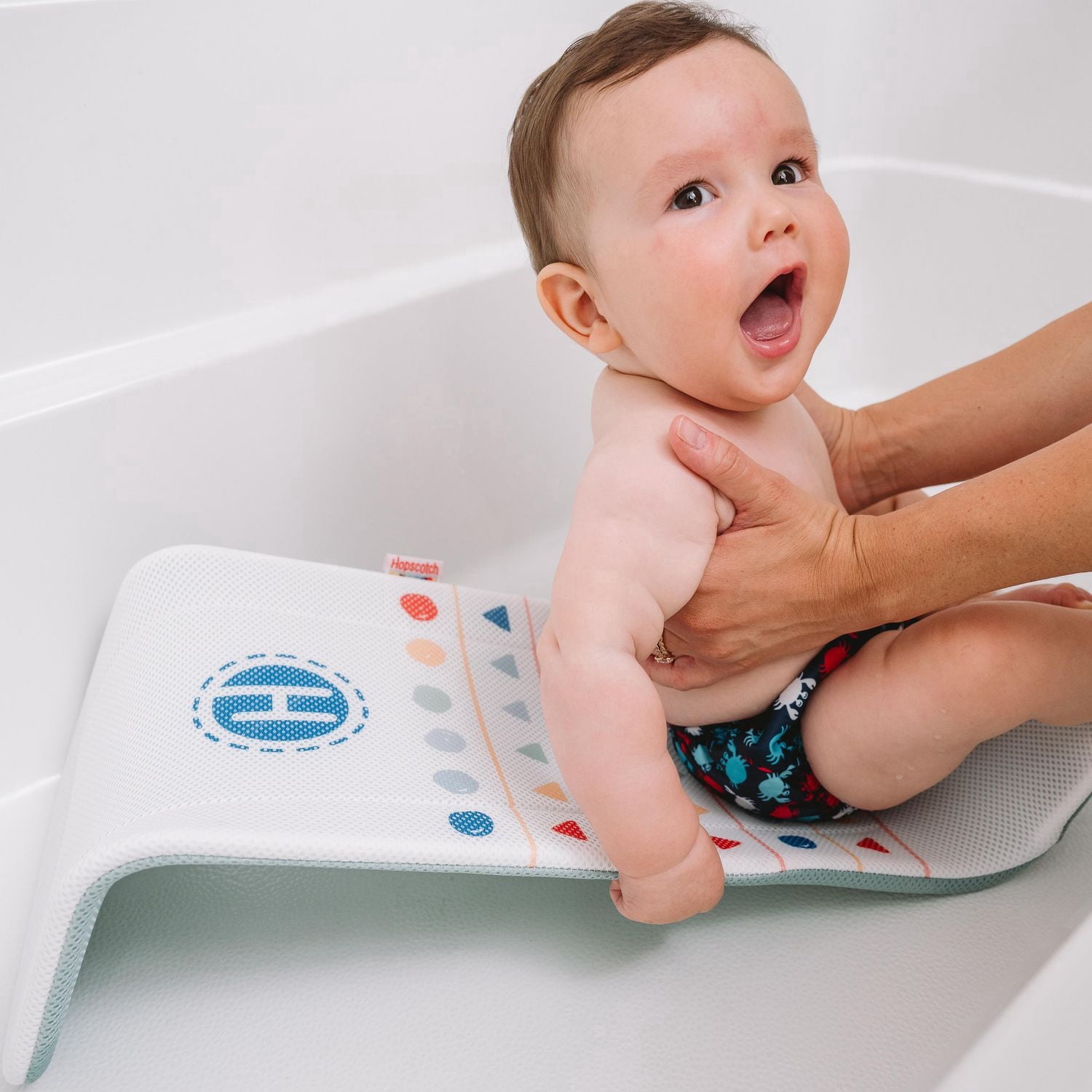 Le Coin de Bain Réversible Hopscotch Lane - Siège de Bain pour Bébé en Maille Blanc & Vert, Unisexe, pour les Bébés de 3 à 6 Mois