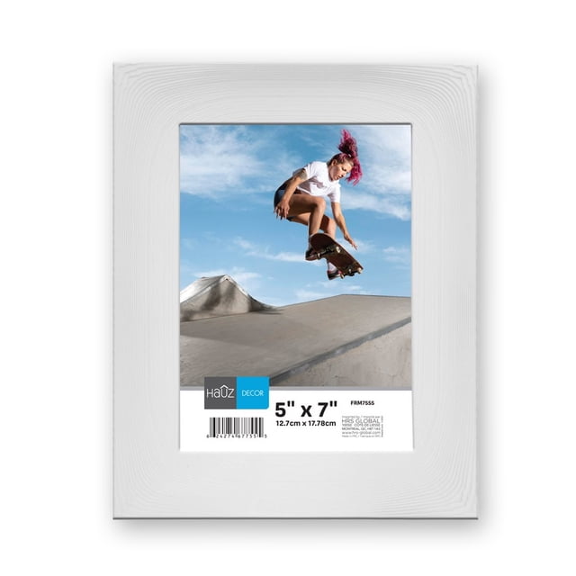 Hauz FRM7555 - Cadre Photo Blanc Courbé 5x7 avec texture Bois, Idéal pour Afficher des photos Ou des Oeuvres de 5 Pouces par 7 Pouces. le Cadre Présente un design Courbé et Peut Être Positionné en mode portrait Ou Paysage, Ce Qui en Fait un Ajout Polyvalent à la Déco de la Maison.