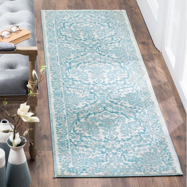 Safavieh Evoke Tapis Traditionnel Lorna pour Aire avec Motif de Médaillon floral Bleu Doux et Crème et texture de Frise en Polypropylène Tressée Mécaniquement, Exposé sur un Plancher de Bois Franc à Côté d'Un Banc Capitonné Gris et des vases Décoratifs, Idéal comme accent durable et Stylé dans les Entrées Ou les Couloirs.