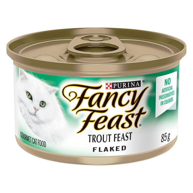 Fancy Feast Flaked Trout Feast wet cat food 85g can with gold pull-tab lid, featuring a white cat image on a green and white label stating no artificial preservatives or colours, formulated for balanced adult cat nutrition.