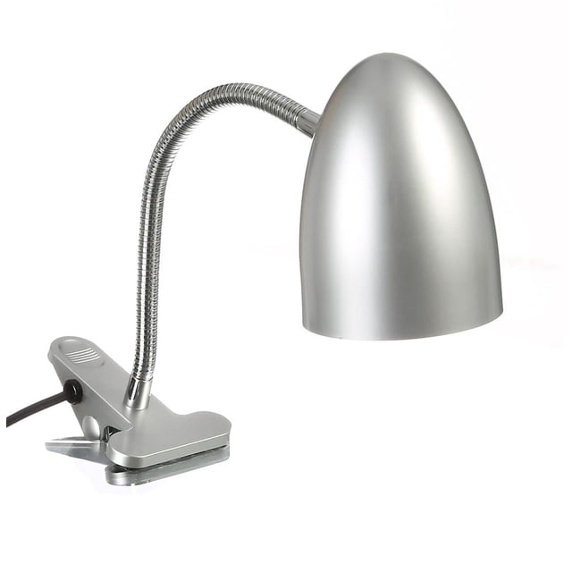 MAINSTAYS Lampe à Pince DEL Argentée avec Col de Cygne flexible et Abat-Jour en Plastique Argenté, base à Pince en Métal pour Fixation Sécurisée aux Bureaux Ou aux Tables de Nuit, Lumière DEL Écoénergétique de 3,5 Watts Produisant 240 lumens, Dotée d'Un Interrupteur Marche-Arrêt Pratique sur le Cordon et d'Une Conception Sans Entretien Sans Remplacement d'Ampoule Requis, Convient Aussi pour Ajouter un Éclairage de Tâche Ciblé dans les Petits Espaces de Travail.