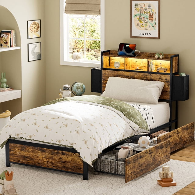 GUNAITO Cadre de Lit Simple avec 2 Tiroirs en Fini Brun Rustique, un Lit Plateforme Gain de Place avec Lumières DEL RVB, une station de Recharge Intégrée avec ports USB et Type-C, et un Grand Rangement. la construction en Acier-Bois Assure la Durabilité, Tandis Que les Tiroirs sur Roulettes Offrent un Rangement Facile pour la Literie et les Essentiels. la Tête de Lit Comprend des Étagères pour la Déco et les Appareils, en Faisant un Ajout Moderne et Fonctionnel à Toute Chambre.