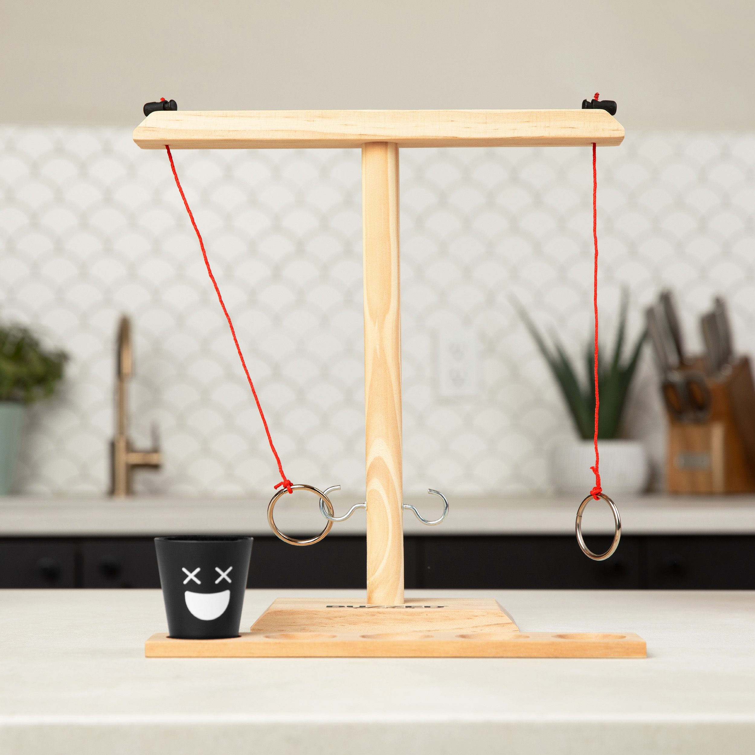 Buzzed Classics Hook and Ring – Ensemble de lancer d’anneaux pour adultes, par Buzzed What Do You Meme?