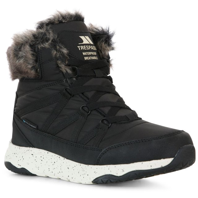 Trespass Bottes d'Hiver pour Femmes Imperméables et Isolées Kenna avec Tige en PU Noir et textile avec Garniture en Fourrure Synthétique. Ces Bottes d'Hiver Incluent une membrane Imperméable, une Doublure Chaude Isolée et une Assise Plantaire Rembourrée pour le Confort. Conçues avec une Semelle à Adhérence Profilée, un Garde-Boue Tout Autour et une Languette à Soufflet pour la Durabilité et la protection par Temps Froid. l'Extérieure Est Fabriquée en EVA et Caoutchouc pour une traction Accrue.