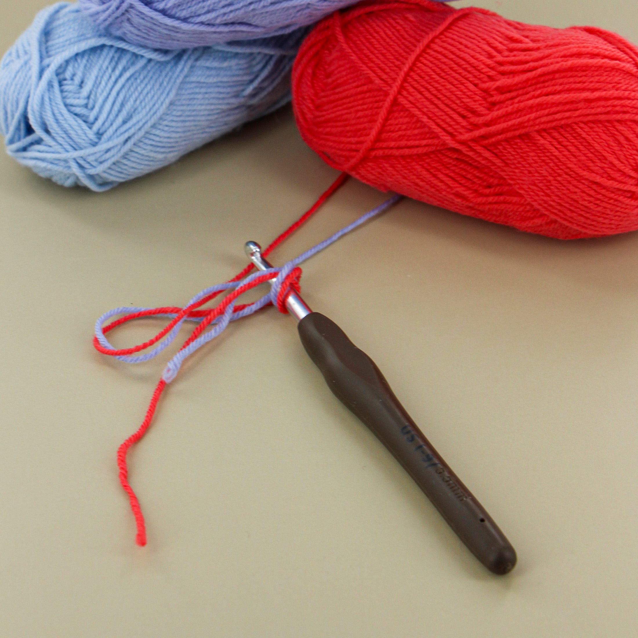 LOVE KNITTING Crochet à prise ergonomique, 14 cm (5,5 po), 5,5 mm (US I-9)